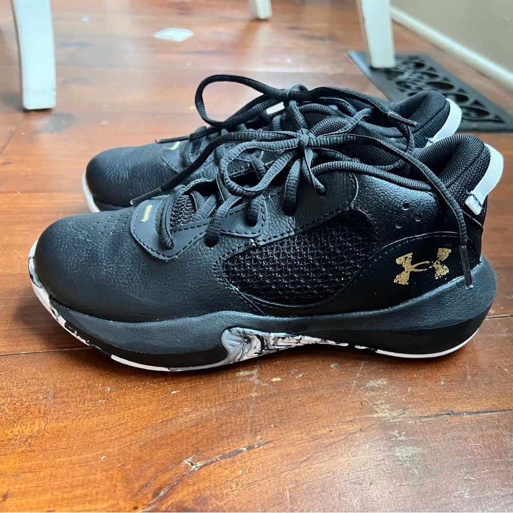 Under Armour Boys basketball shoes